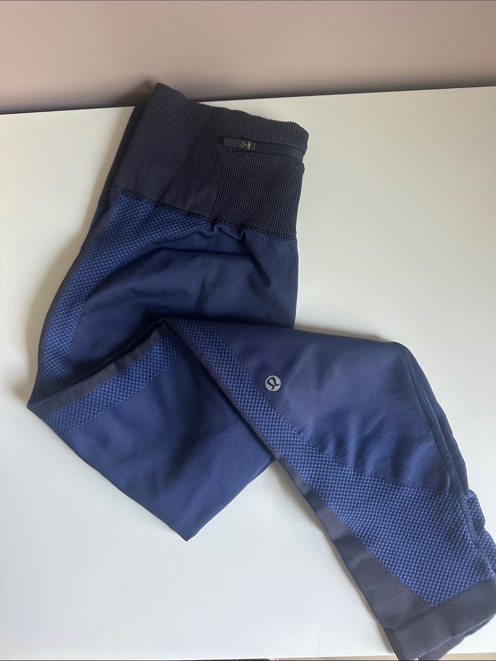 LULULEMON Blue leggings with textured side stripes